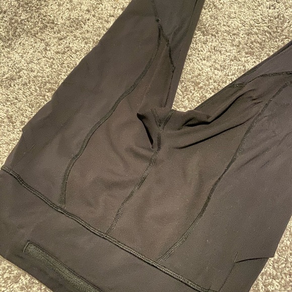 Size 4 Lululemon leggings - Picture 6 of 6